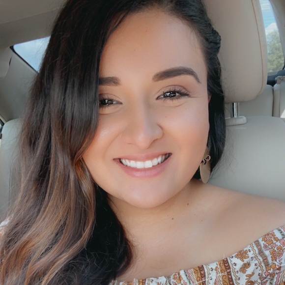 Meet your Posher, Mandi - Picture 1 of 1